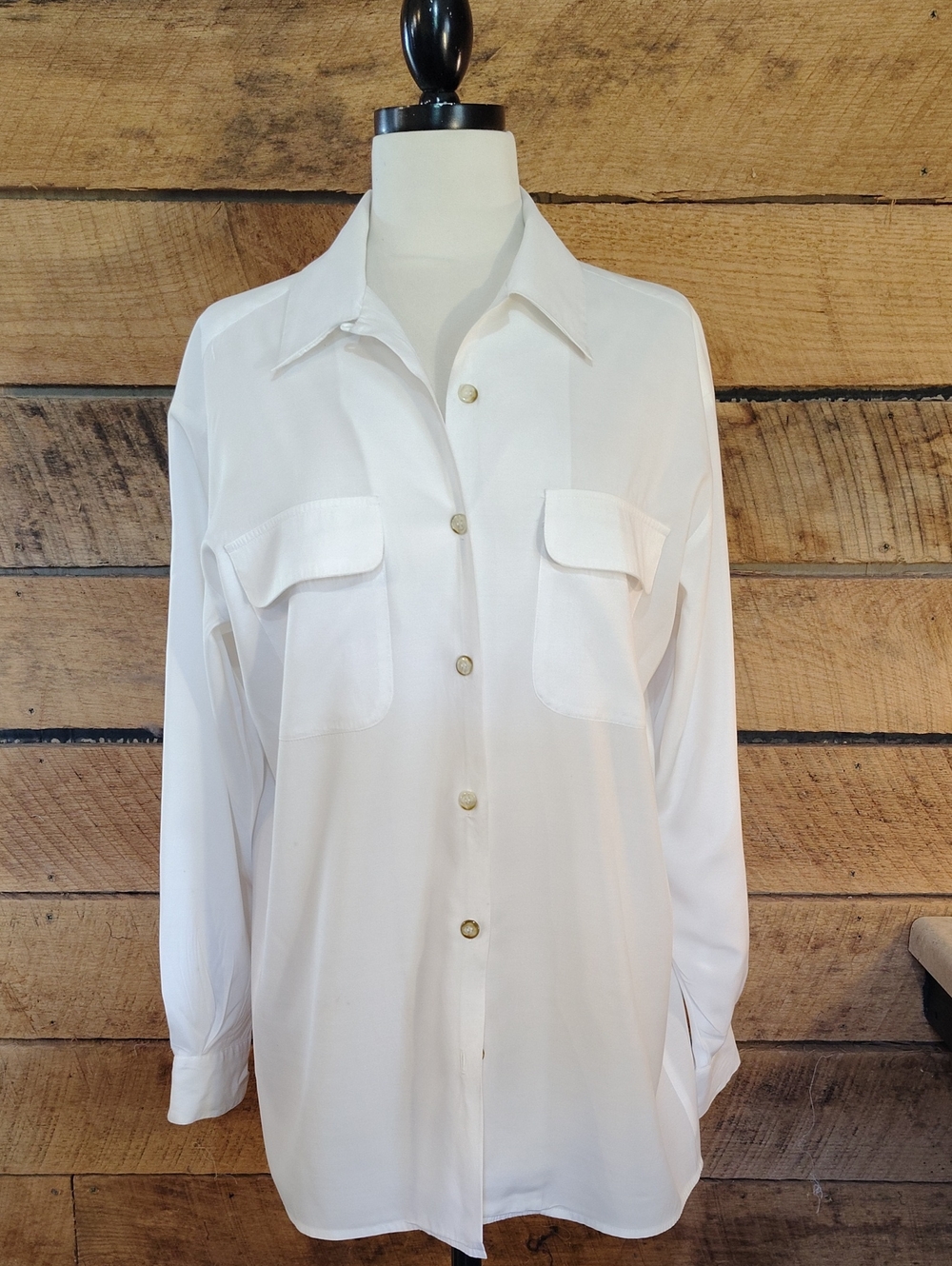 Bass White Button-Front Shirt with Flap Pockets Sz M